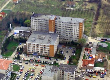 SMURD la înălţime: Acoperişul Spitalului Judeţean s-ar putea transforma în pistă pentru elicopter